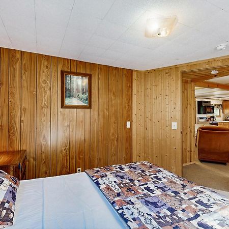 Quaint Lake Escape Eagle River Exterior photo