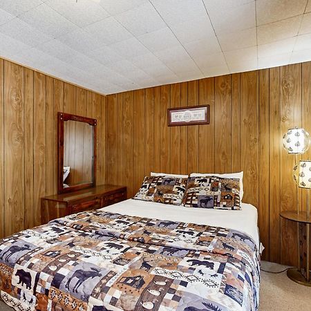 Quaint Lake Escape Eagle River Exterior photo