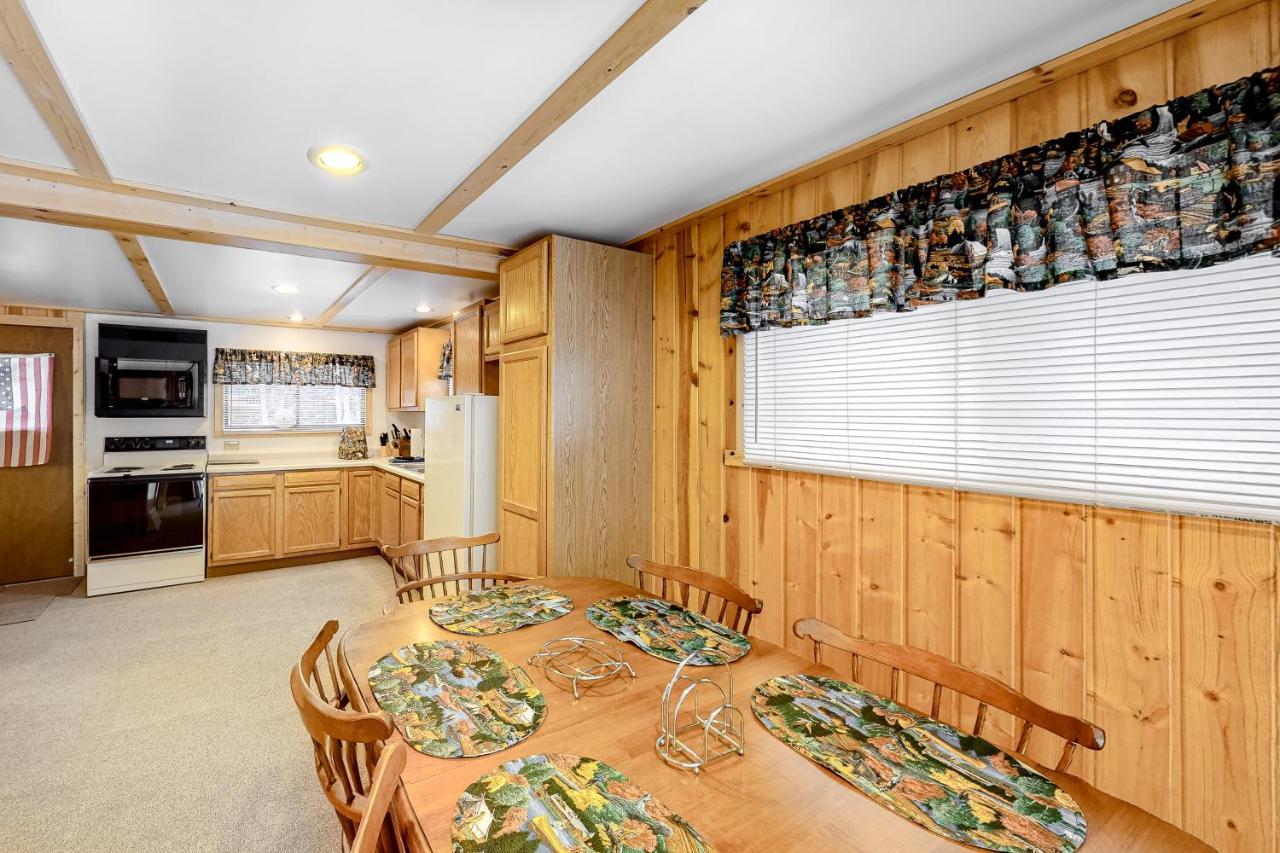 Quaint Lake Escape Eagle River Exterior photo