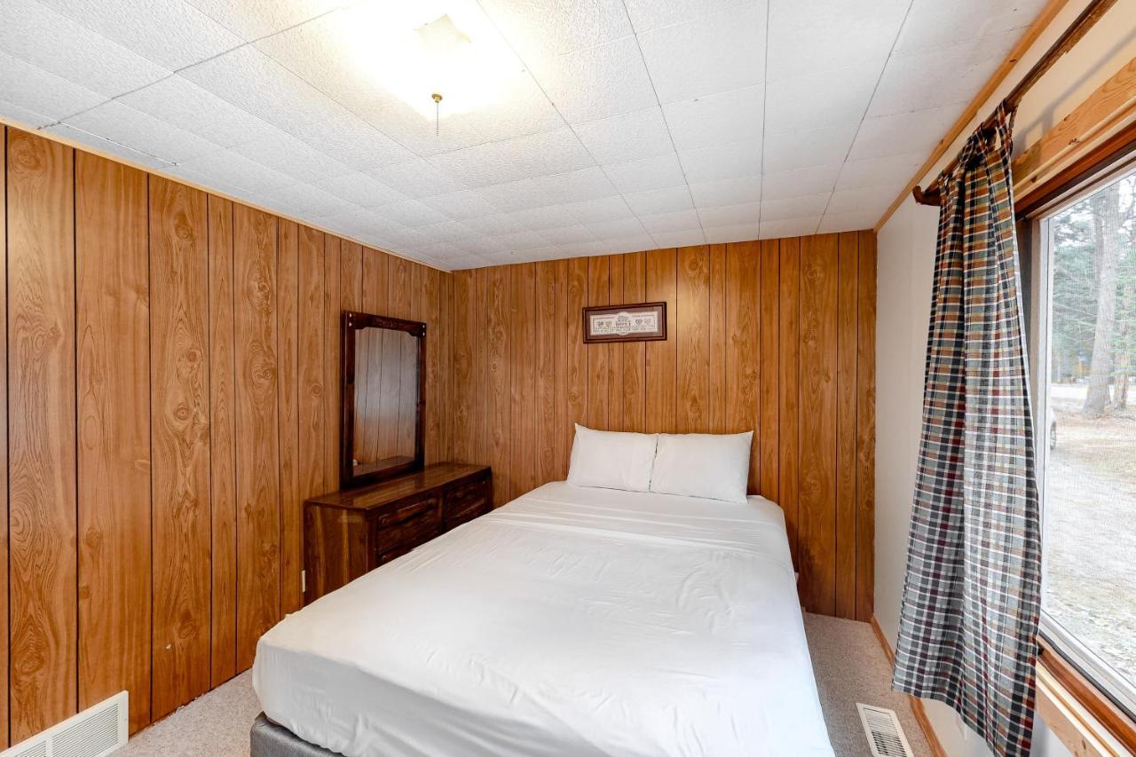 Quaint Lake Escape Eagle River Exterior photo