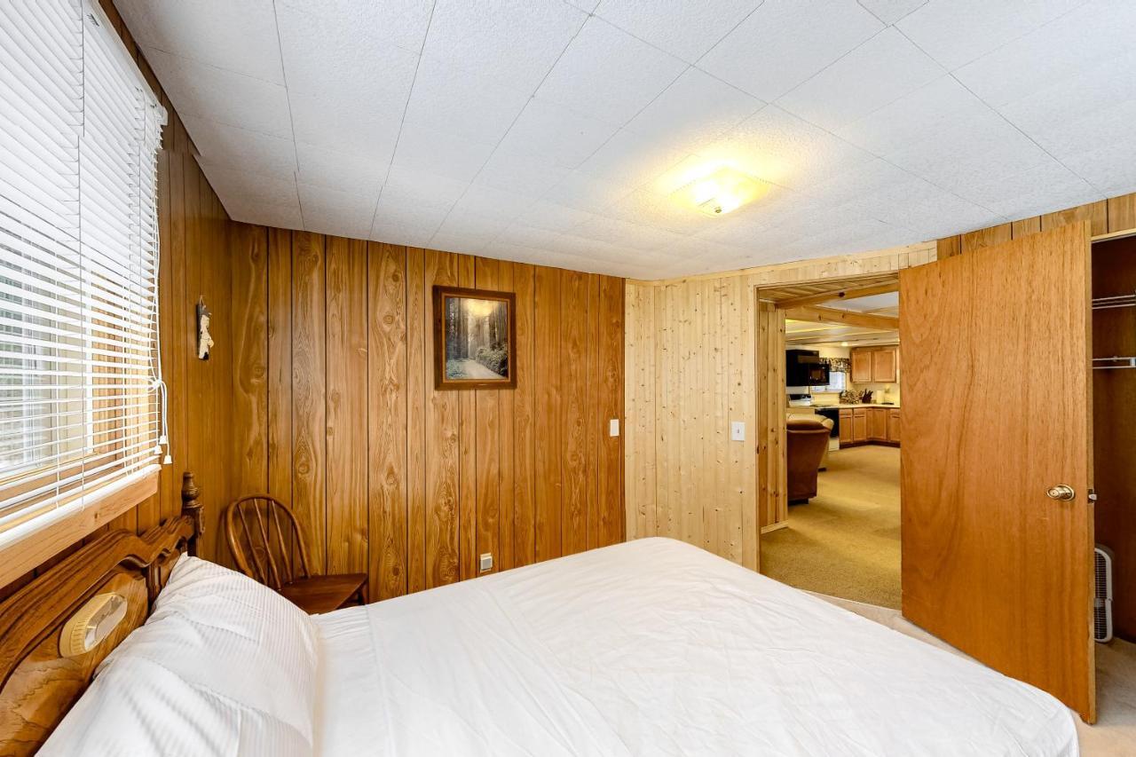 Quaint Lake Escape Eagle River Exterior photo