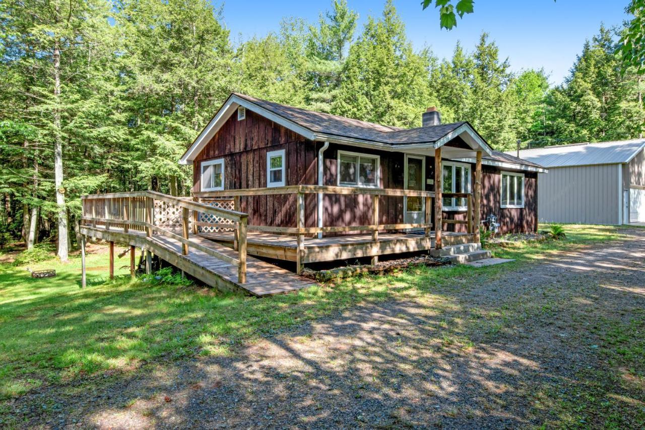 Quaint Lake Escape Eagle River Exterior photo