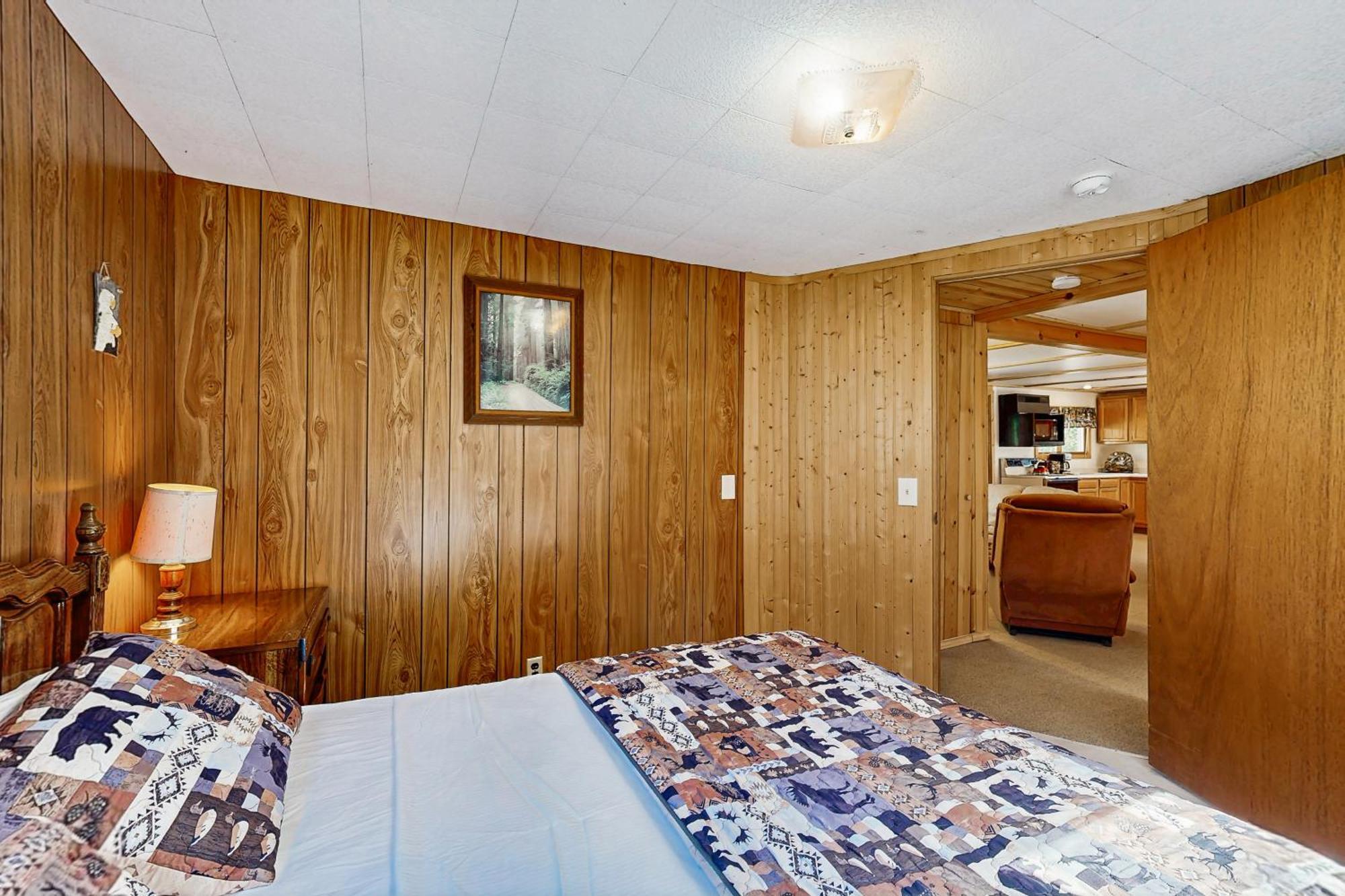 Quaint Lake Escape Eagle River Exterior photo