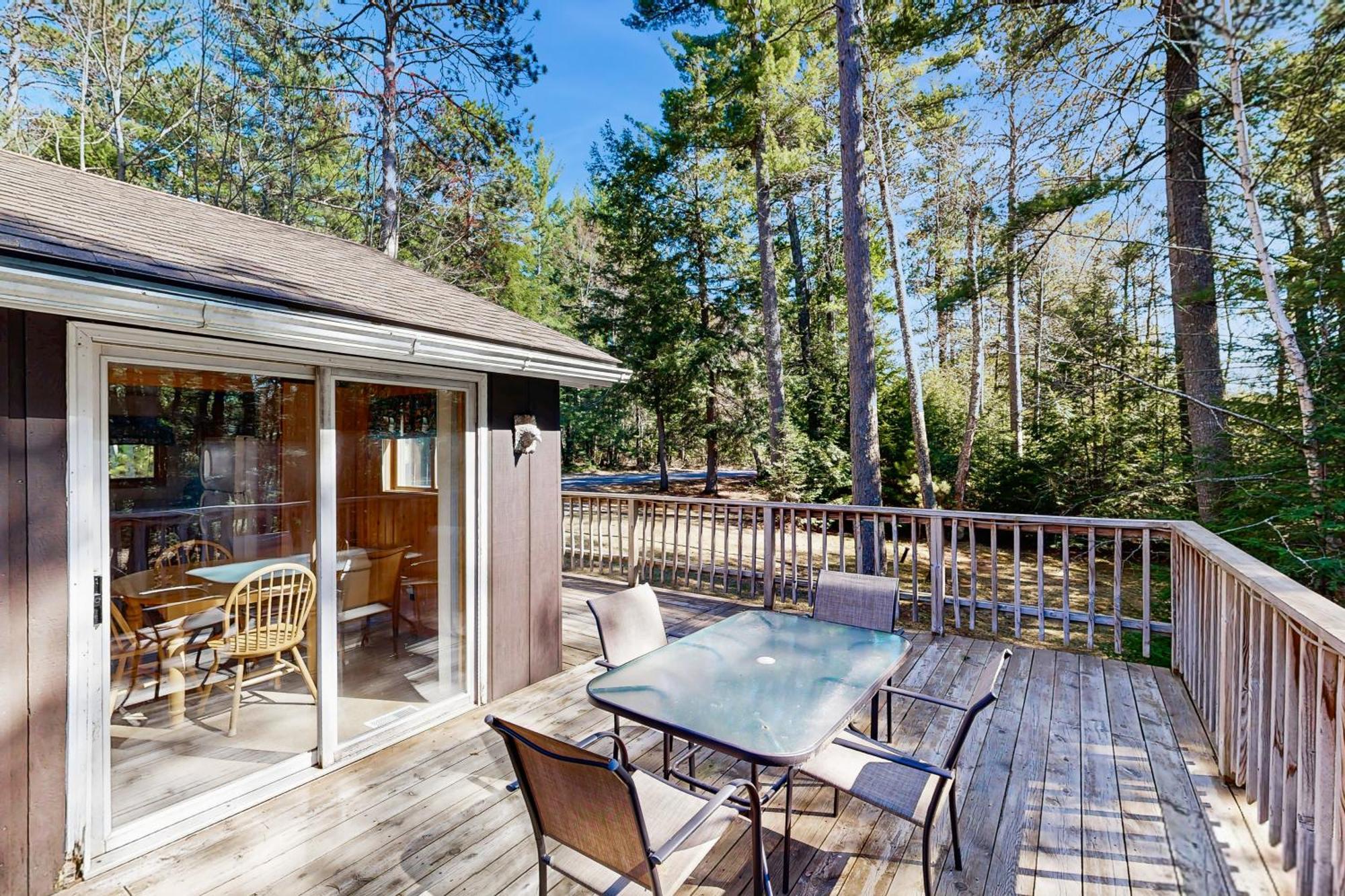 Quaint Lake Escape Eagle River Exterior photo