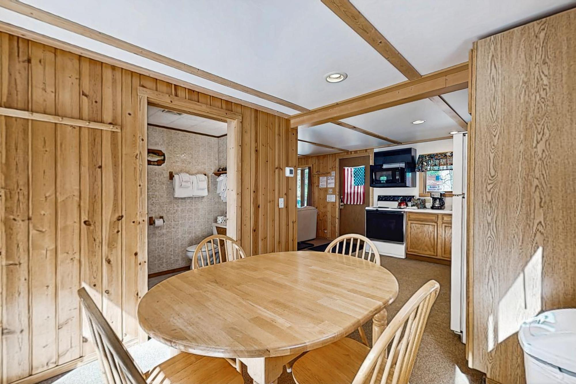 Quaint Lake Escape Eagle River Exterior photo